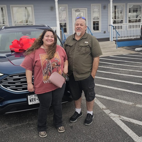 Bluebonnet-Ford-Used-Car-Store-With-Vincent-Hoss-Happy-Customers-New-Braunfels-TX-500